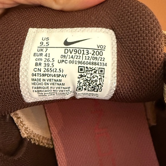 Nike Womens Metcon 8 Trainers Shoes, Hemp/Earth-Sanddrift - Picture 4 of 8